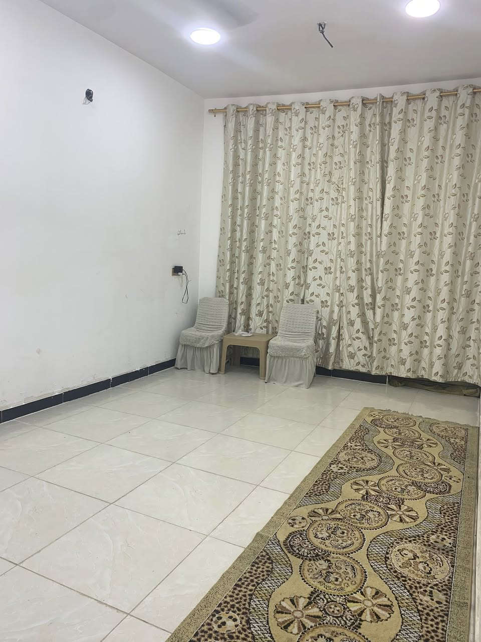 الدار البيع المساحه ١٠٠ متر مربع الواجهه ٧والنزال ١٥ المنطقه السريدات الجديده المربع الثالث شارع منصور السند ١١٧ الطابق واحد يحتاجله بيتونه وستاره السعر ٧٠
الرقم ***********
