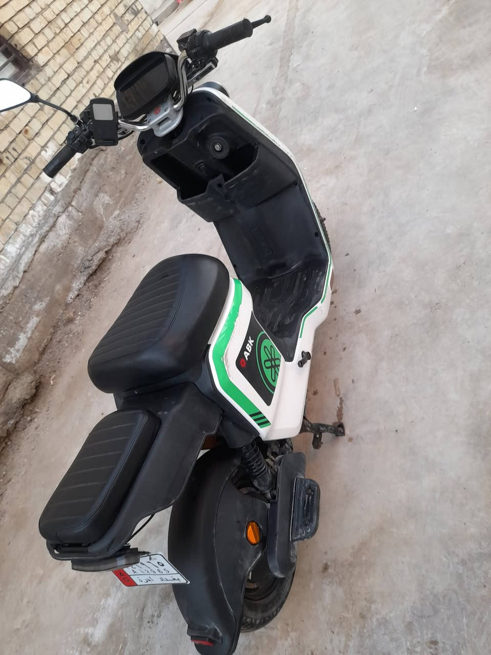 دراجة شحن للبيع
الاسم R12

جديدة ما صارلي شهرين من مشتريهه
السعر 700 ويهه مجال اذا شراي
وهلة بيكم
رقم الهاتف ***********
مكاني بغداد السريدات
