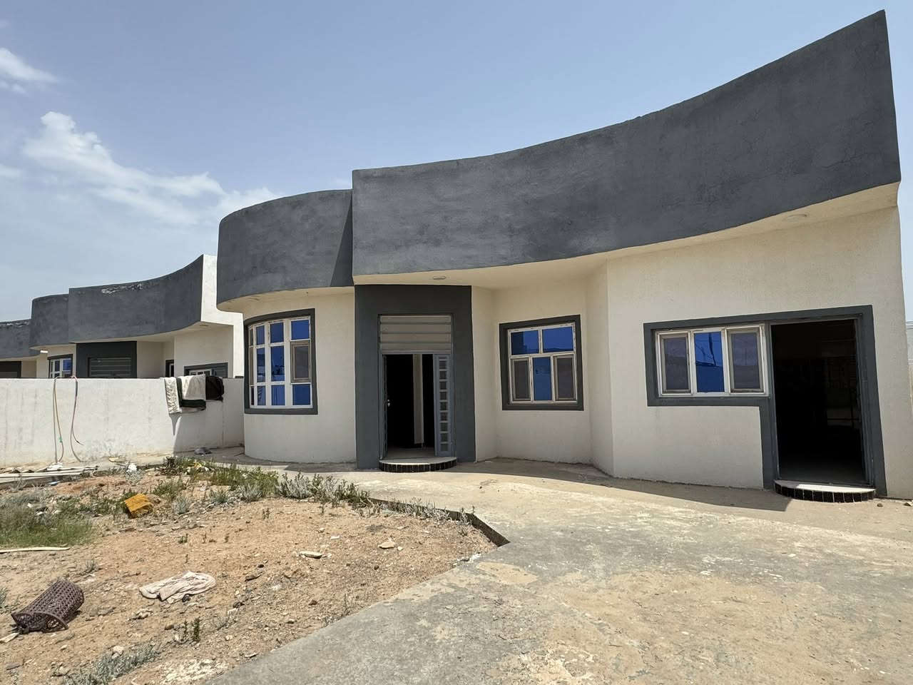 بيت🏡300م في مجمع مابين الحرمين السكني في الحيدريه عمود 550 بلوك 16 دار 8 جاهز للسكن  سند حر طابق واحد نظام الفلة 

يتكون من : استقبال وصالة ومطبخ وصحيات وغرف نوم عدد 2 

السعر المطلوب 💷 : 
42 مليون 
98 مليون المتبقي من سعر البيت على المصرف العقاري يقسط لمدة 20 سنة 

للأستفسار المراسلة على الخاص 
أو على الواتساب فقط 
***********
