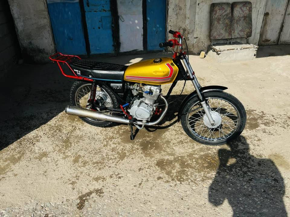 السلام عليكم للبيع بدون اوراق شاصي نامه مكينه نامه نامه مجفت مكينه حلوه ناعمه عنوان ميسان عله طريق المجر قرب مطعم طواحين الهوى للستفسار ***********0  واتساب السعر 450 وبيها مجال
