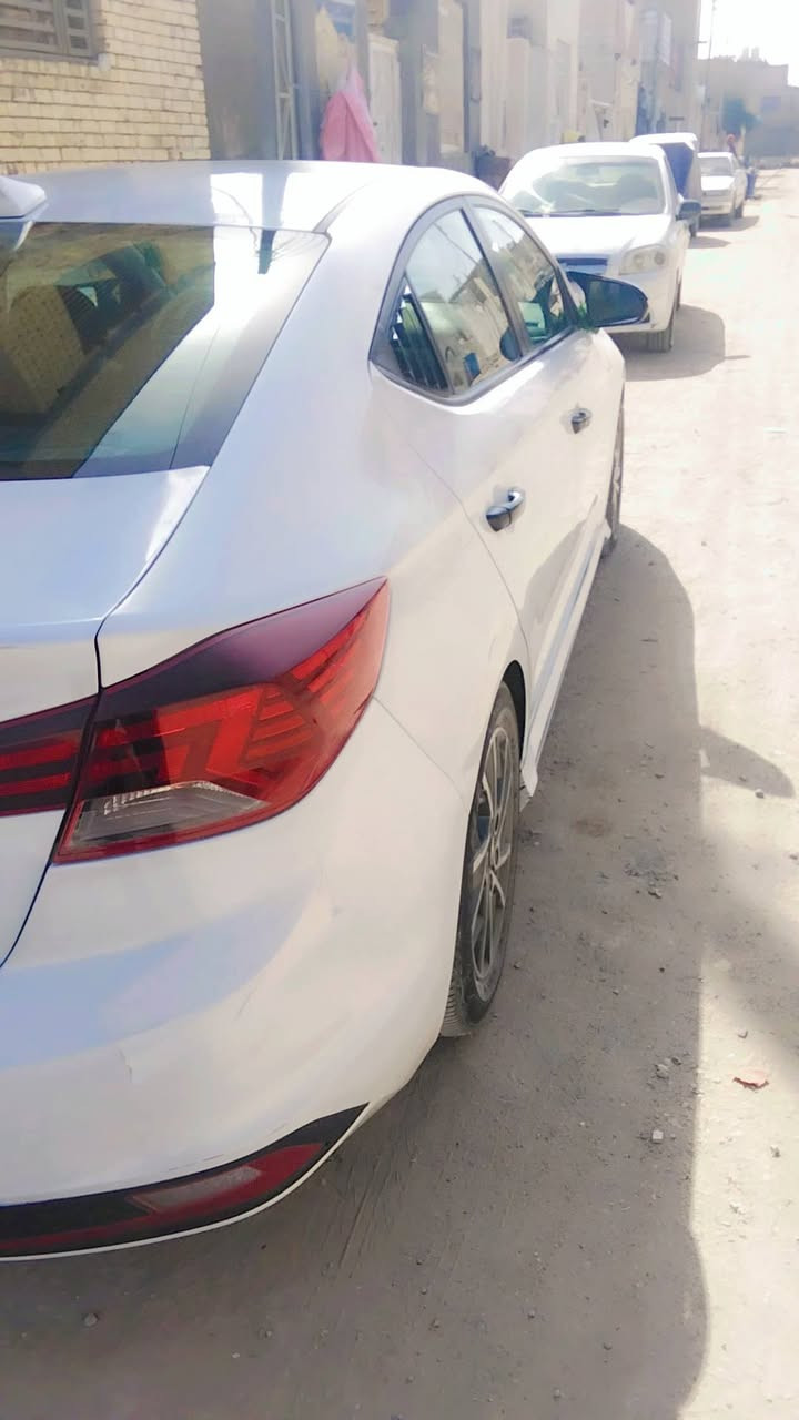 سلام عليكم  النتره موديل 19 امريكي ضربته  بنيد من امريكه وبيه شارت  صبغ بل جاملاقت المامير بدون ضربه وبيه رشت صبغ بل خلفي شويه  بدون ضربه ولا معجون  مكينه توني شاده اقل الشهر كير حداديه اليساره جاهزه ابد ما بيه نقص منضومه غاز  موصفاته حلوه  السساره رقمه بغداد  بسمي  سنويته 32   السعر 125 رقم الهاتف ***********
