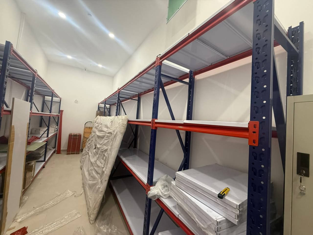 معرض القلعة للرفوف والديكورات تجهيز احترافي يلفت الزبائن بغداد الزعفرانية مقابل الجامعة التقنية مجاور جسر المشاة رقم الهاتف ***********
