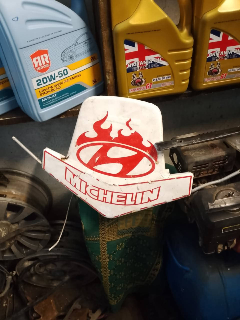 السلام عليكم متواجد اغراض كيا لزكات مال 2000 سبايدر كصا مال بجم طير مال بجم ربل صفحة طخم كامل نضيف درع امامي سلم خلفي لايتات بك لايت السعر اتصل وادلل *********** /***********
