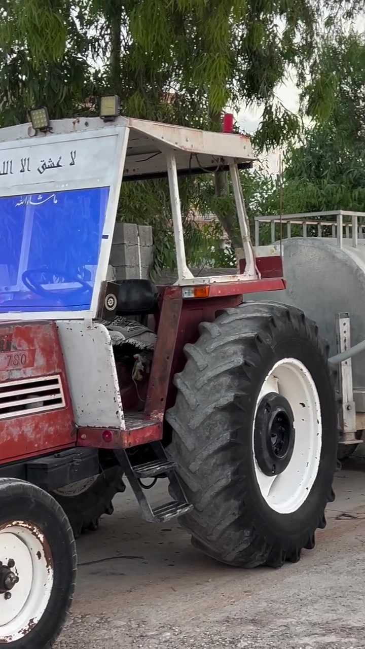 فیات ٧٨٠مۆدێل ١٩٨٢ بۆ فرۆشتن هەموو گیانی بە شەرتە گێڕ مەکینە ئەکسل قۆڵ کارەبای هەر هەمووی ئیش دەکاو مەزبووتە 
سحری:٦٥ وەرەقەو مەجالەکی زۆر کەم 
***********

