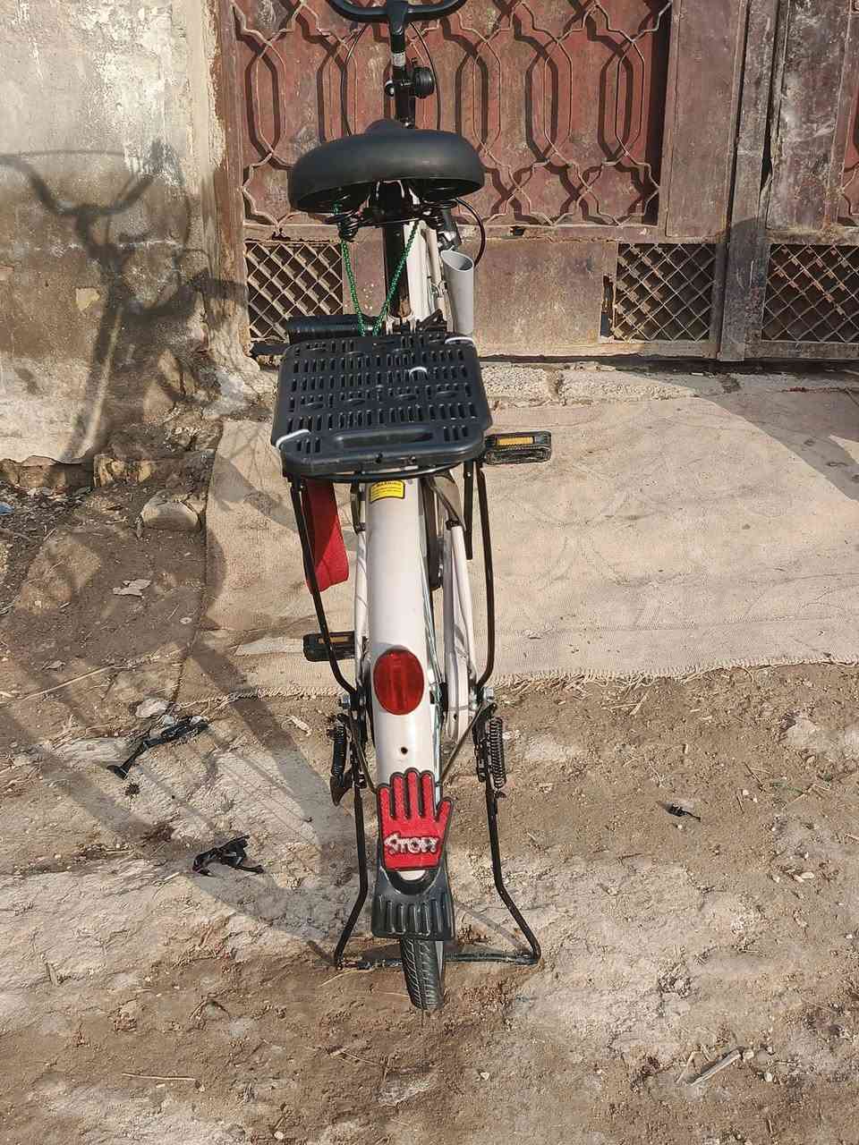 سلام عليكم  بيسكل لبيع بناتي بعده زيرو لبيع مستعجل عله بيعته سعر خاص / ***********
