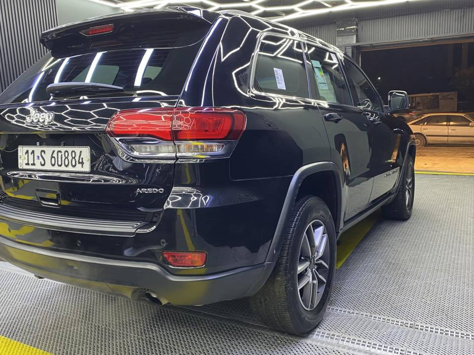 السلام عليكم جيب لاريدو 2021 خليجي ، بيها بارد بربع الصندوق وبارد بسيط بالباب مال سايق كما موضح بالصور ، وصبغ بالدعاميات شي بسيط ،مكان السياره بغداد الشعب 
***********
