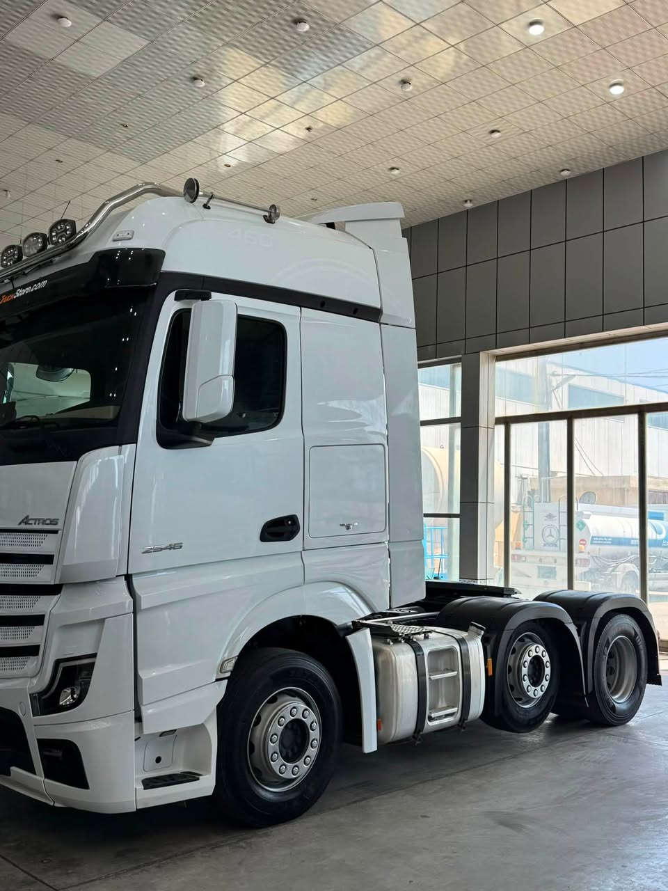 Actros 2018فول مواصفات 
سنكل بلادى و ثابت 
سقف ليزر.دبل منامى.سلاجه .٣تلقه هاف.تاخم بلاجكتور.دبل هورن.كاسعه.سبايدر.بدون ريتايدر
سيارة جاهز و كلشي بشرط فعص 
للاستفسار و سعر:***********واتساب
