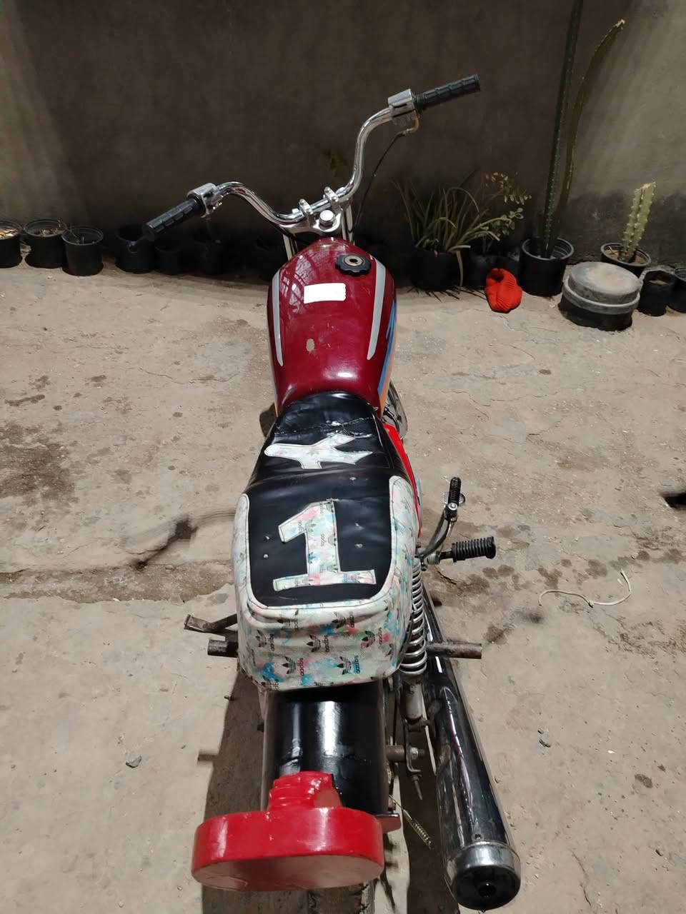 السلام عليكم دراجه اربعه كير للبيع كلشي مابيه شلعه معدل الدراجه كلك بس فول   عرضه ب300  وبيه مجال قليل ماكني طويريج ام روايه البحسون رقمي***********
