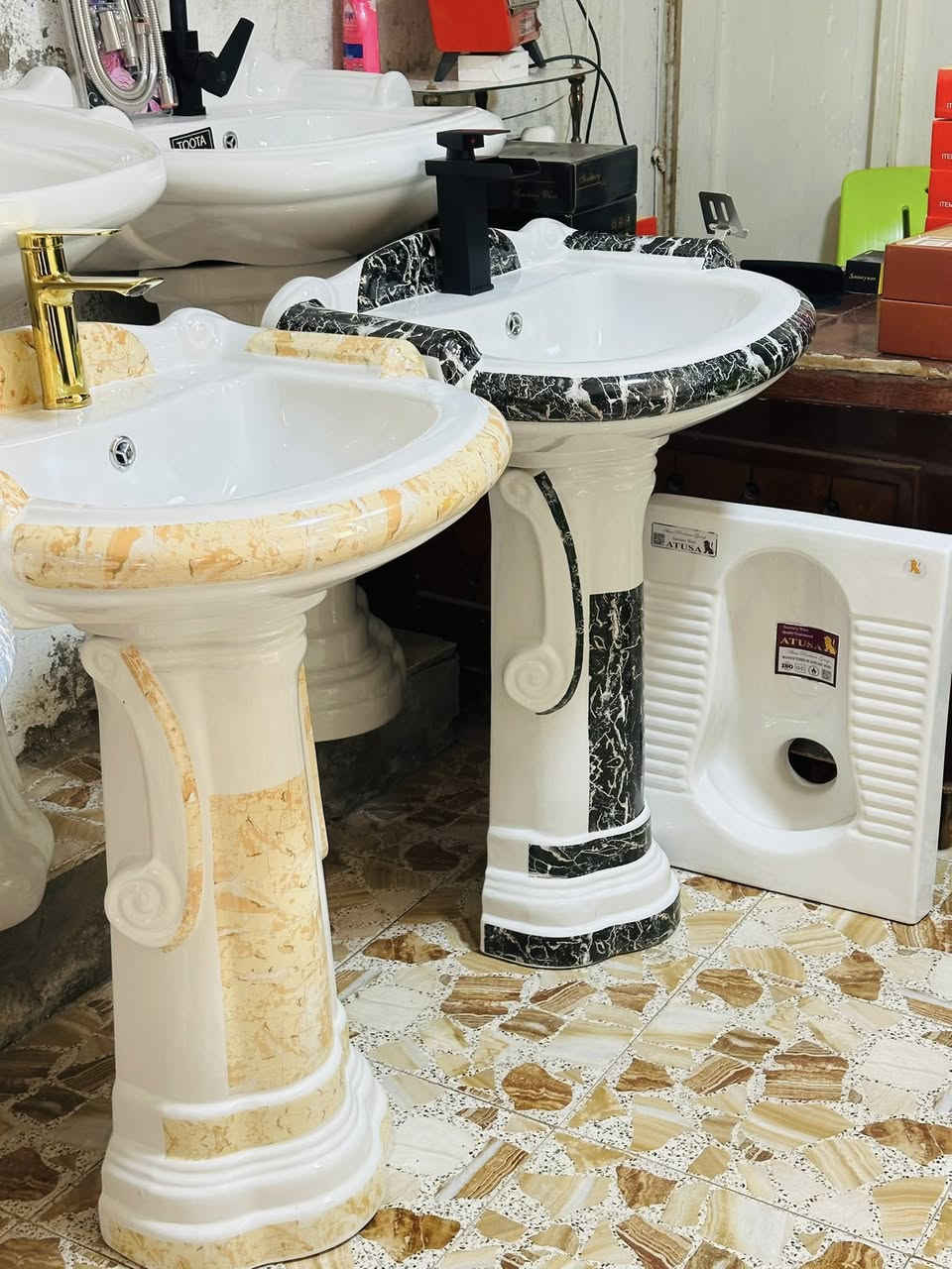 إلى وكلاىنا في العراق وصول لدينا مغاسل ماركة ملون قياس 75cm اسعار مناسبه ***********

