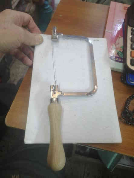 عدة أدوات مفيدة للصياغة والحرف الدقيقة متوفرة لدينا حاليا وبالأسعار المذكورة تحت الصور ،مع وجود خدمة التوصيل بسعر ٥٠٠٠ دينار للمحافظات كافة، حارث العزاوي *********** فايبر واتساب، بغداد شارع الرشيد ،باب الأغا ،مقابل سوق الصفارين
