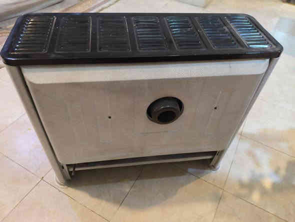 سلام عليكم صوبات غازيه نوع ايراني مستعمله قليل جدا عدد 2 مع انابيب تصريف غاز صناعه خاصه لايران نظيفات للبيع حله *********** سعر الواحده 100 الف
