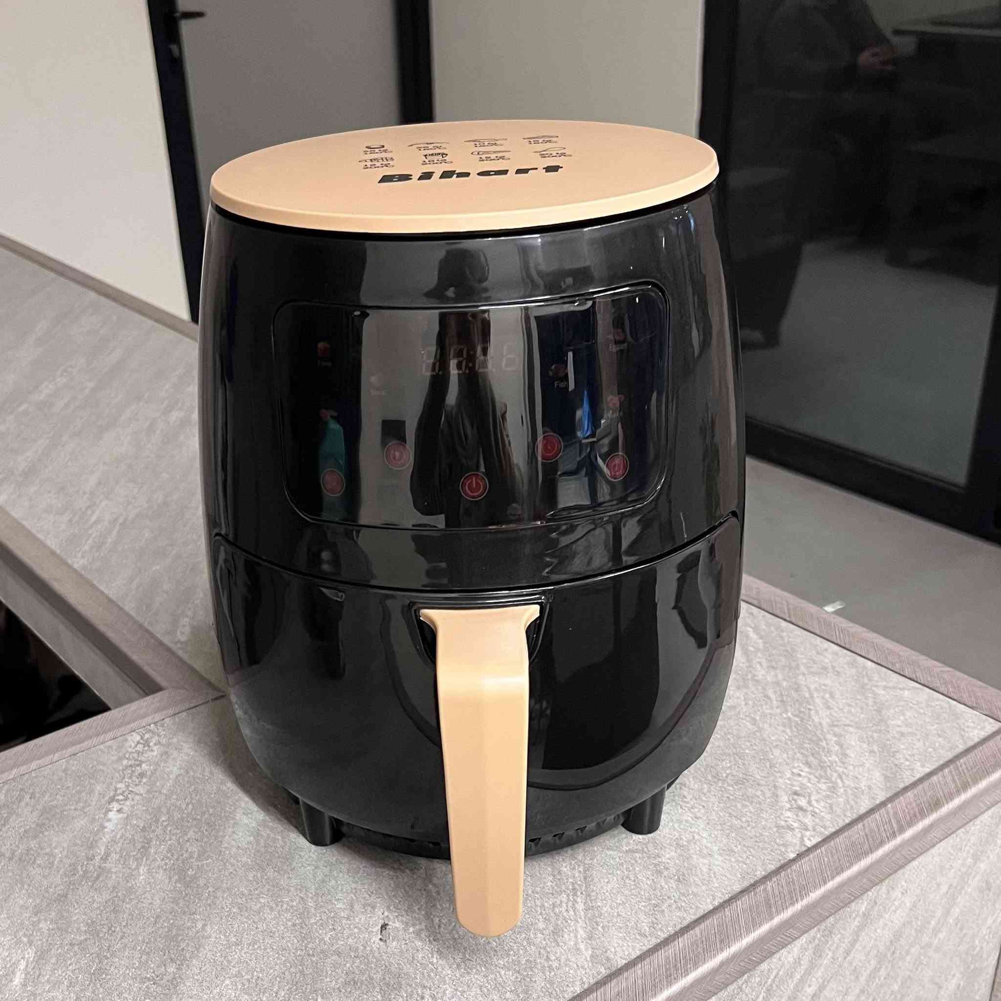 ✨ طعام أكثر… صحة أكبر… مع Bihart Air Fryer 8L – 2400W  
> 🍟 بطاطس مقرمشة، 🍗 دجاج مشوي، 🥦 خضار صحية… كلها بلمسة واحدة!  
>  
> اختر القوة والسعة… اختر Bihart.  
السعر ٣٧ ألف 
للحجز وات ساب ***********
Bihart #قلايةهوائية #بدونزيت #طعامصحي #سعةكبيرة #مطبخ_عصري
