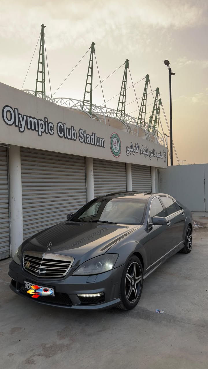 موديل ٢٠٠٩ فول للاخير
باب طويل داخل اوف وايد واسود
كفاله من الكص متومه طبق الأصل وارقام اصليه وسنويه 
كت كامل AMG 
كزوز AMG
فجوج برمبو
لايت دخاني
ويل AMG
بيبان شفط
تبريد ثلج
بلوتوث
تنته
تخم تاير جديد
محرك 5000 المرغوب
وكلشي بيها شغال وجاهز مال جني
السعر ٨٠ ورقه وبيها مجال
رقمي ***********
