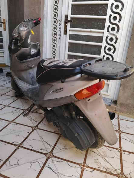 ادرس ياباني قديم مكفولة مكينه نوزل ضفيره سلف هندر كامله دبلات كله شغال دراجة خير من الله سعر 550 وبيها مجال للطيبين شراي كل الهلا راسلني خاص لو اتصل عل رقم ***********
