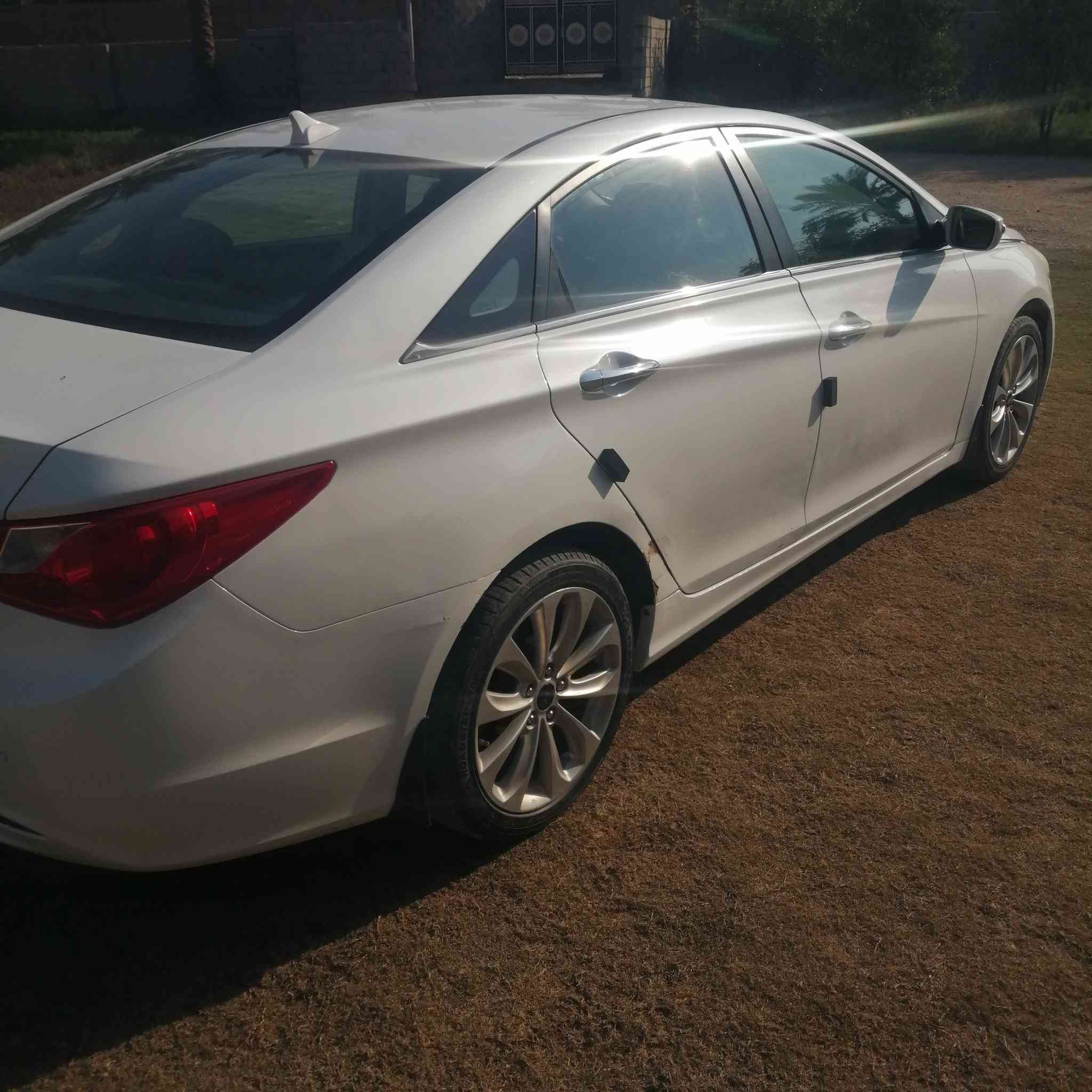 السلام عليكم :للبيع سوناتا 2011 خليجي محرك 2400 تبريد قطعتين بأسمي انبار
السعر 11500 وبيها مجال الرمادي سجاريه 
الهاتف :***********
