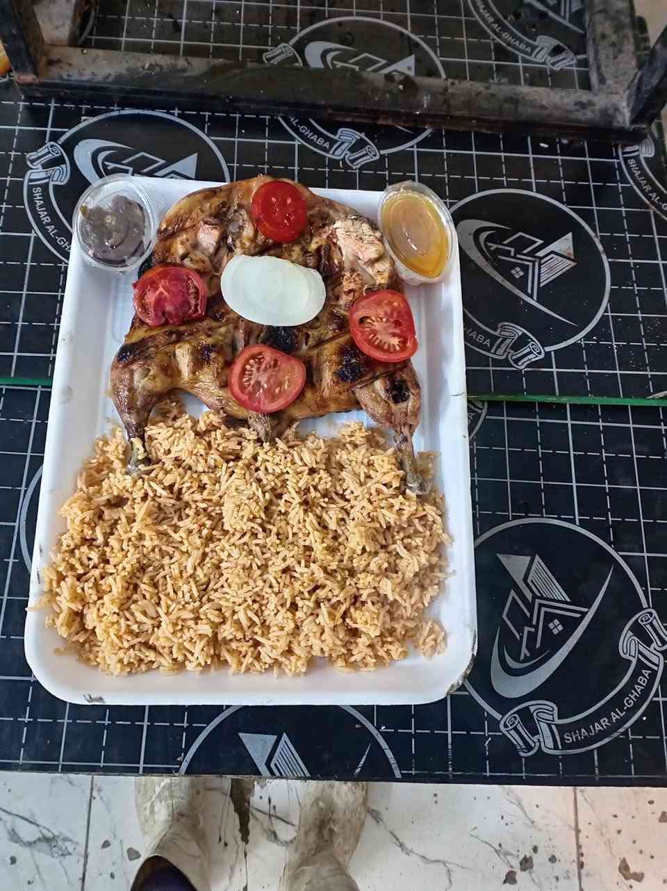 يوجد لدينه دجاج ذيح مع تمن ومقبلات 
ويوجد لدينه سمج مع تمن ومقبلا 
العنوان حي 17قرب التلا
متواجد حجز اتصال رقم***********
