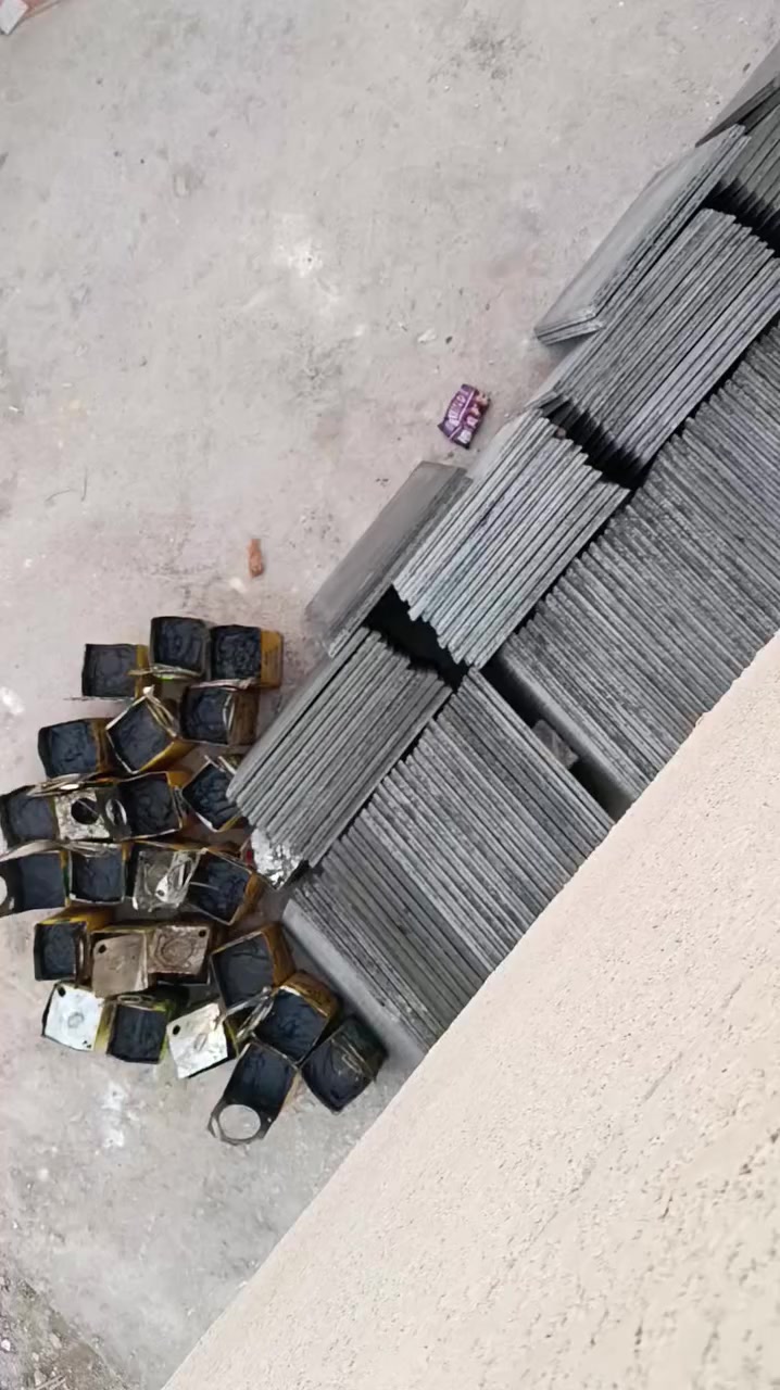 عمل الصطوح الشتايكر والزفت والماستك والفلانكوت وقلع الشتايكر القديم وستبدالة وإعادة الماستك القديم وإضافة جديد وتزفيت البتلوات كلشي حسب الاتفاق كرستة وعمل أو بس عمل وبأسعار مقنعة للاستفسار...***********===***********
