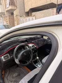 بيجو ٣٠٧ موديل ٢٠٠٥ كير ومكينه مكفول السعر ٥٠ وبيها مجال ٠٧٧٠٠٧٦٧٧١٥