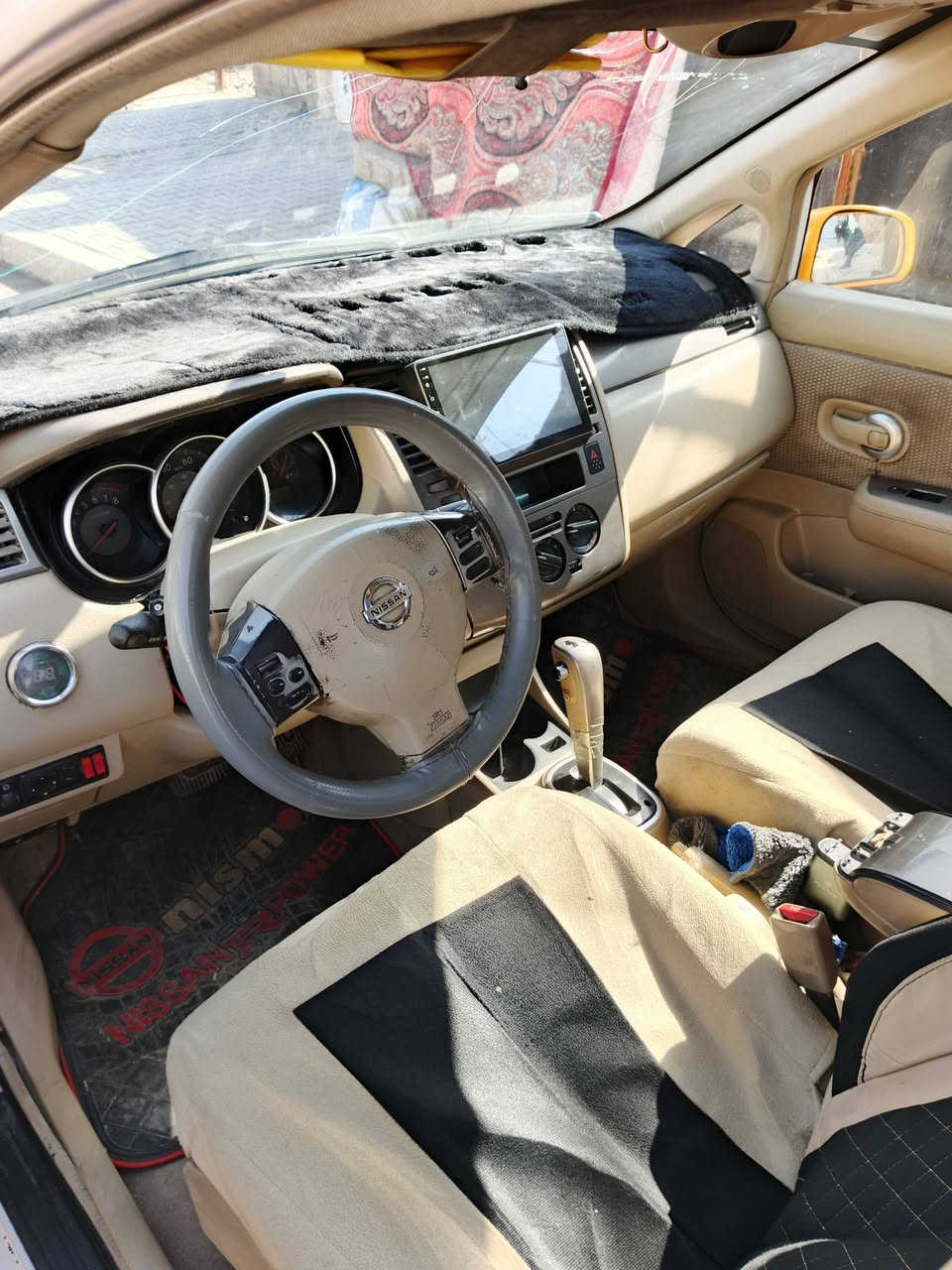 السلام عليكم من رخصت مدير الكروب سياره نيسان فيرسه للبيع كامله كير ومحرك خير من الله السياره كامله صدر جديد تايرت 
الكهربائيات جديد كلها شغاله تجي وتشوف الله شاهد خير من الله موديل 2008 السعر 50 بيها مجال بصيط المكان الحسينيه مال الراشدية ***********
