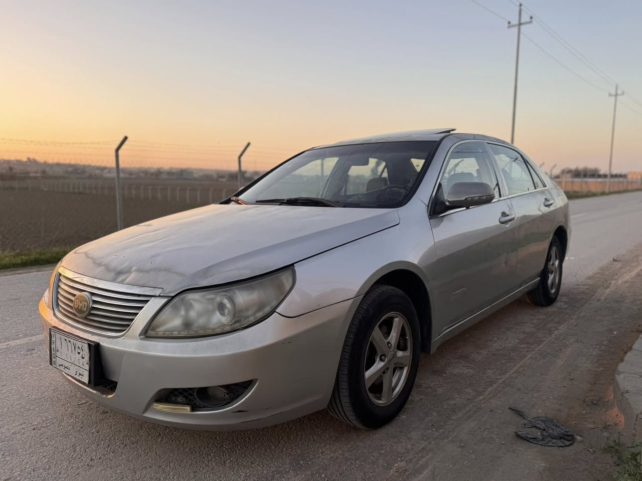 BYD
للبيع بي واي دي 2013 من شركة عد صاحبها سبيرها مانازل ماشية300 نظيفه مكفولة من ضربة وصبغ سيارة حلوة داخلها جديد سي دي شغال كهربائياتها شغالة تبريد تدفئة كله شغال طخم زينون طخم جديد محرك كير بشرط مامفتوح  سيارة ناقصها صبغ وباور فقط وضع شركة فول سيارة كير عادي لاصرف ولانفخ سعر السيارة55 $ وبيها مجال رقم نينوى سيارة مشروع وطني لتواصل على رقم

***********
