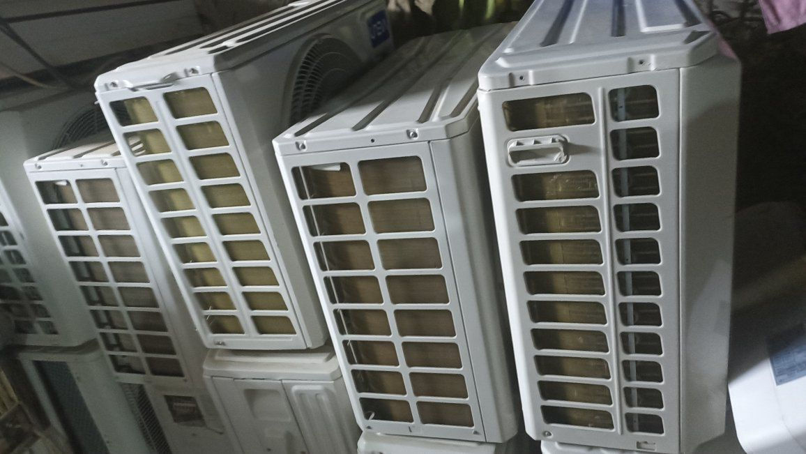 علان يوجد لدينا جميع انواع لسبالت من حجم واحد طن و2طن و3طن نضافه 100بل100معا تنصيب وضمان واي واحد عنده سبلت عاطل استبدال سبلت شغل معا فرق بصيط عندك عاطل نشتري اتصل بل رقم وختار جهاز لي عجبك اجيك لباب بيتك تنصيب وضمان مكان ديوانيه اتصل بل رقم الهاتف او واتساب ***********
