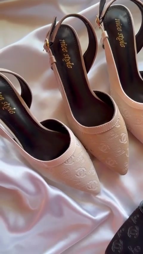 ✨ أحلى موديلات الكعب والفلات والسبورت وصلت ✨
ستايلات ناعمة وفخمة تناسب كل الإطلالات 👠👟
ألوان ترند وموديلات مريحة بجودة مرتبة
دللي طلتج بأحدث التصاميم والأسعار المناسبة 💕
روز ستور


**إذا كنت صاحب هذا الإعلان وتريد حذفه لأي سبب، رجاءا أرسل رسالة إلى الدعم الفني**