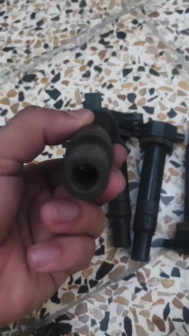 غراض للبيع   للبيع مال اكسنت دبدوب
عندي مجاول اربعه للبيع جدد مامستعملات 
وعندي نوزلات اربعه اخصر 
وعندي حساس الهوا مال اكسنت شغال 
وعندي كبات ثلاثه بس  
وعندي لايتات 
وعندي لايت زينون ابيض 
مكاني جانب الايمن الي يفيدو غرض من هل اغراض يراسلني 
*********** او يخبر
