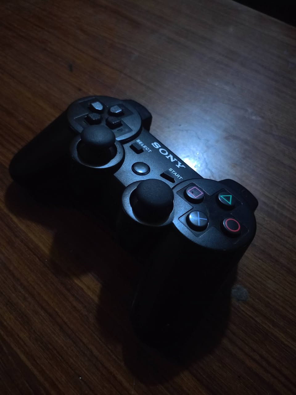 السلام عليكم..
بلي ستيشن 3 سلم مهكر ،ذاكرة 500GB بي48 لعبة شغالات اهم اللعبات(GTA5 ,فيفا18, ,Battlefield3,4Battlefield,Call of duty black ops, Call of duty 4 ,blur)وغيرهن الجهاز نظيف جداً كلشي مابي تجي تشوفة بعينك وياه يدة والكيبل مالتها وكيبل HD والAV هم موجودة رايدة ب115 وبي مجال بسيط  مكاني بغداد الشعب واذا تريد توصيل هم موجود ، غير متواجد ع الفيس التواصل ع هذا الرقم:- ***********

