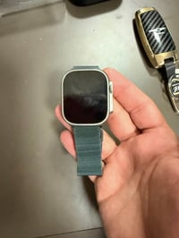 Apple watch ultra 2 البطارية 98 جديدة فول الساعة ولا شخط بيها صار فتره...