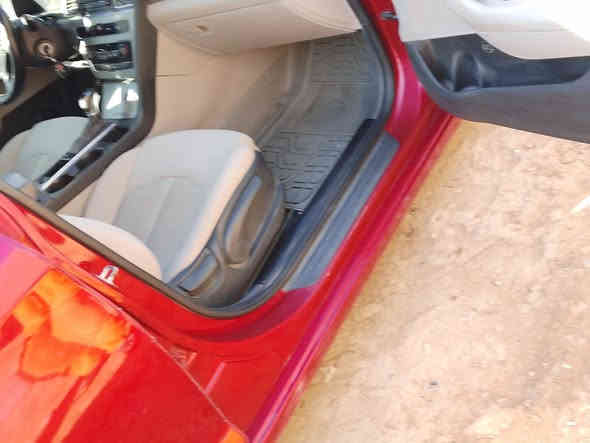 السلام عليكم البيع سوناتا موديل 2017 محرك كير صدر سيارة بيها صبغ 4 قطع سونار ويه صور بدون دواخل وبدون حادث مكينه 2400جي دي اي حادثه دعاميه فقط 
تريد وكاله تريد تحويل مكاني بغداد النهروان رقمي *********** السعر 118 وبيهه مجال
