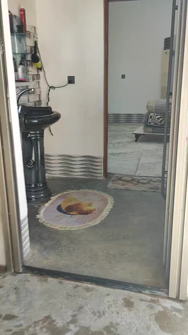 اسلام عليكم الدار للبيع المساحه 250 مساحت البناء 170 الربعه 7*4 الهول 9*4 غرفتين نوم 5*4 مطبخ حار وبارد 5*4 +فوك غرفة 5*4 +بيتونه. حي المستقبل يم صيطرت السايلو الستفسار ***********
