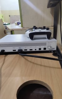 🔥 للبيع Xbox One S 1TB نظيف جدًا 🔥 🎮 Xbox One S ✅ الذاكرة 1 تيرا ✅ است...