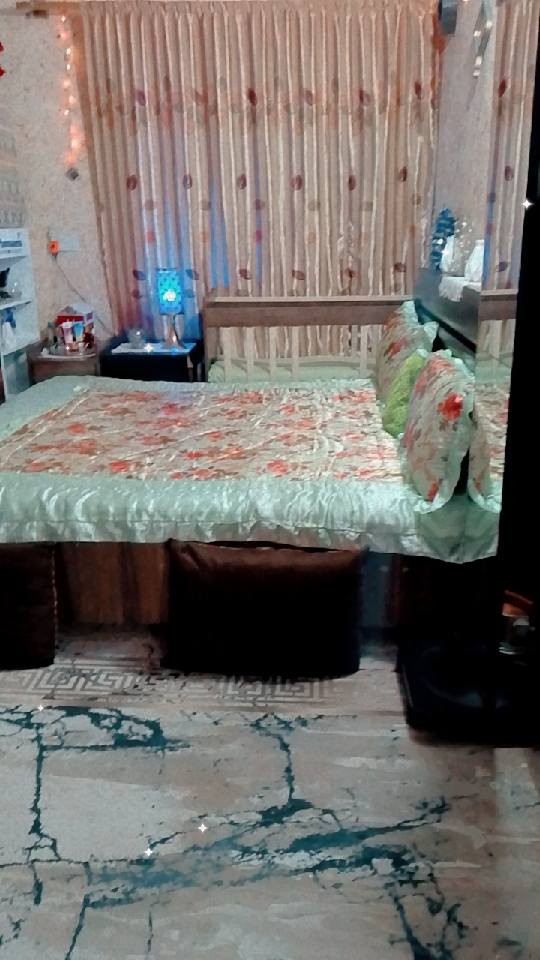 بيت تجاوز للبيع مساحة 100متر بي غرفتين وصالة ومطبخ وحمام وتواليت وترك وطرمة صغيرة المكان منطقت المعالف بير عليوي  قرب مدرسة أكد الاستفسار علرقم***********
