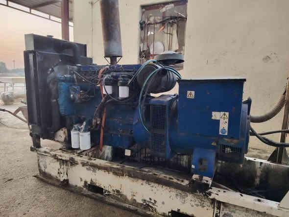 السلام عليكم اخوان مولد بيركنز بحاله جيده ١١٠ kvaمكينه لا تنقيص ولا تبخير مكفوله من الفتح والتوليد ستندر للبيع للإستفسار ***********/*********** العنوان واسط قضاء العزيزيه
