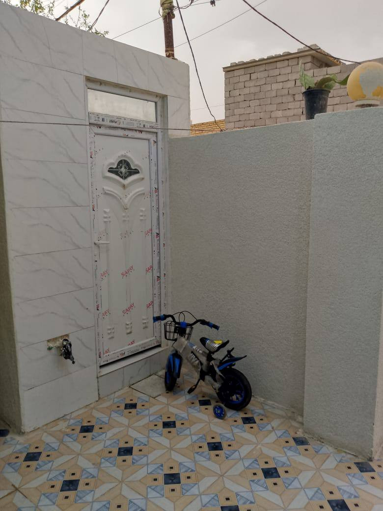 مشتمل 100م للبيع كوت حي الحكيم نزلة  علاء غريب يبعد عن الشارع 80م  
شارع ابو سحر الكهربائي  تفاصيل البيت  يحتوي على غرفه وصاله ومطبخ واستقبال السعر 45 وبي مجال 
***********
