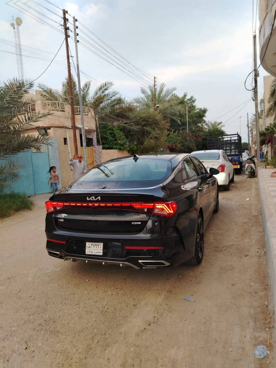 للبيع K5 موديل 2024 GTLINE فول مواصفات
رقم بغداد الجديد
مواصفاتها 
مكينه 1600 تيربو 
كشافات ضباب
أشاير بالمري 
حساسات إماميه خلفي
رادارات محيطيه امامي خلفي جانبي 
قياده ذاتيه 
توقف ذاتي 
تحديد مسار 
رادار تفاعلي 
مثبت سرعه
أوامر صوتيه 
شاشه متصله 
شاشة اعطال 
شاشت تكيف 
هندبريك بصمه 
وضعيات قياده 
شحن لاسلكي 
وتو هولد 
كرسي كهربائي جلد 
تدفئة مقاعد إماميه  
وباقي المواصفات معروفه 
ماشيه 15 ألف كيلو متر

حادثه خلفي جنطه مصلحة نفسها فقط 
حادث بسيط جدا السيارة جديدة وستيكرات الشركة الداخلية 
سياره مابيه قطرة صبغ غير الجنطة 
مكان السيارة بالحلة 
للتواصل ***********
