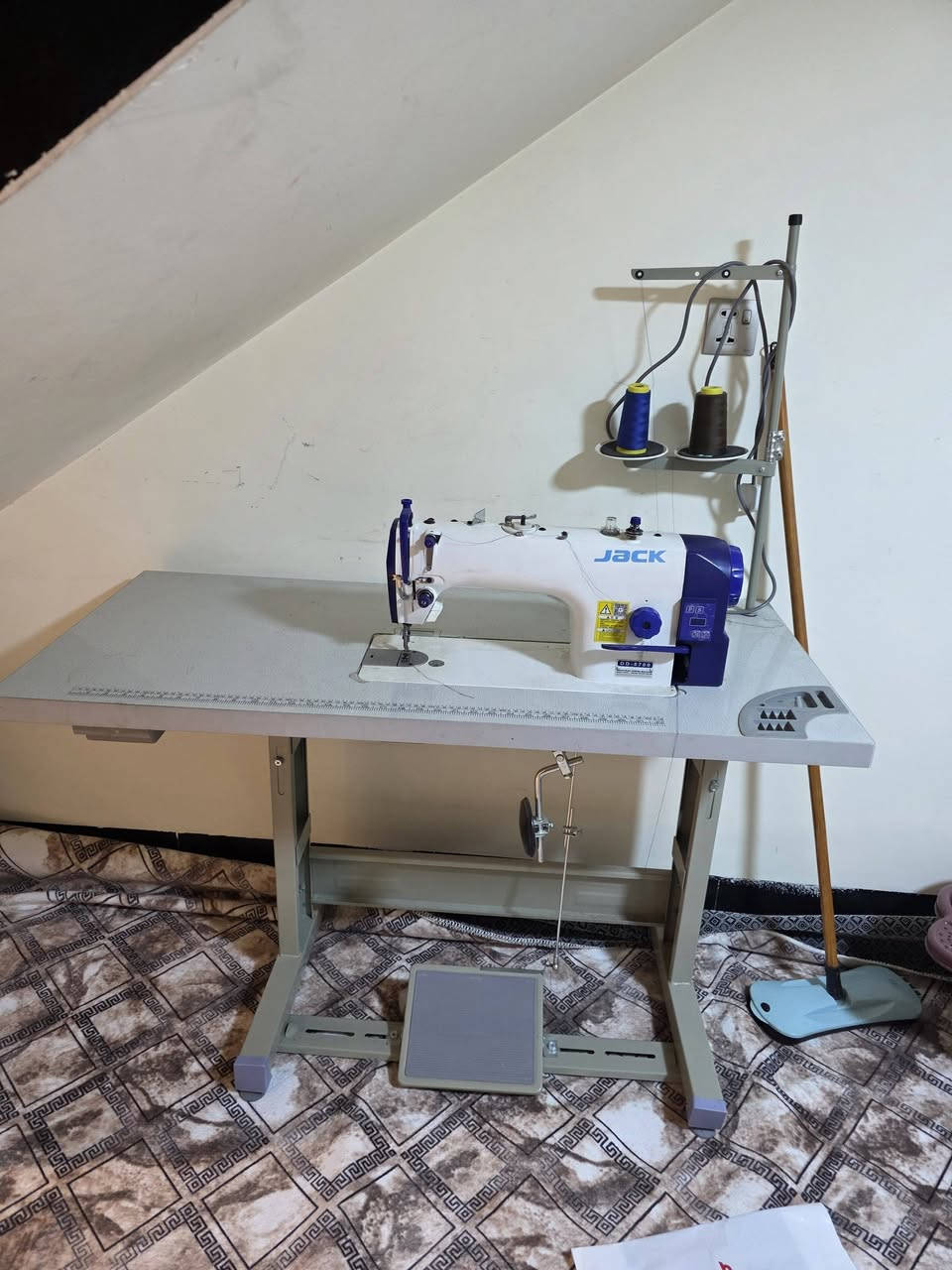 للبيع مكينه جديده بل جيس مستعمله 5 ايام السعر300 الاستفسار على رقم ***********
