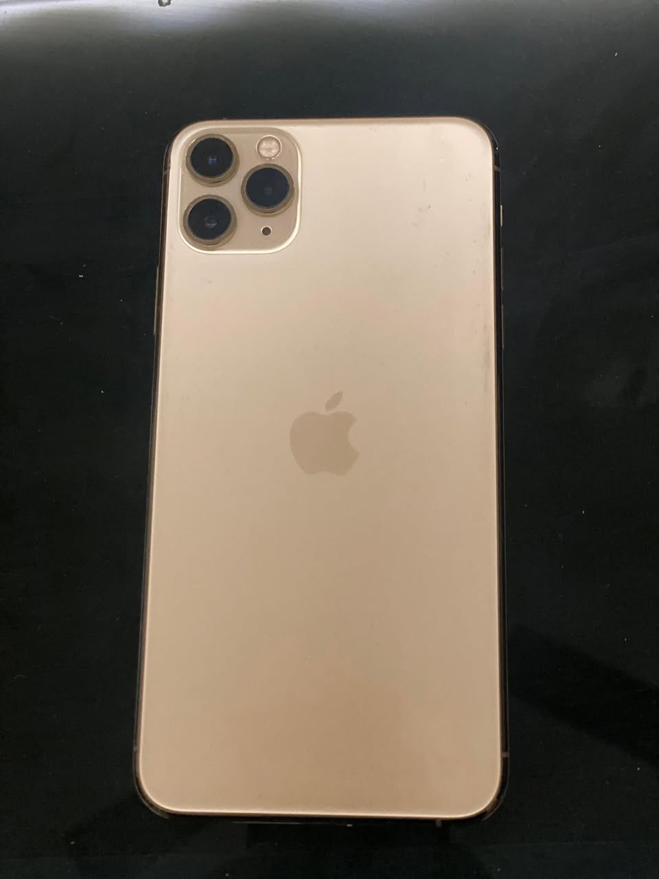 ايفون 11برو ماكس ذاكرة ٢٥٦ بطارية مبدلة 86جهاز حلو ونضيف فيس ايدي متوقف سعرة 300مكان بغداد البلديات رقم الهاتف ***********
