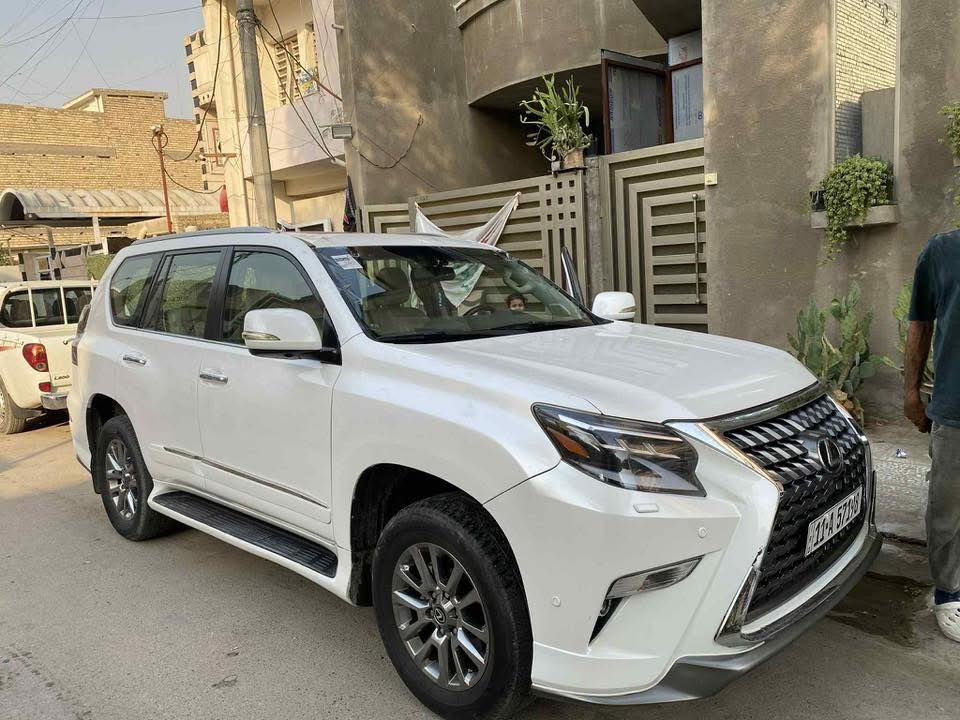 للبيع لكزز GX460 2010 ✅
السعر 225$ ورقة و بيها مجال 
مكان بغداد تلفون ***********
السياره بيها بارد بس باب 
وطلقه بلقماره
