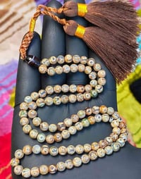 سبحة حجر التبت • ١٠١ حبّة • عقيق طبيعي