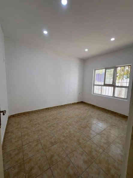 كود7\50
بيت للبيع في مجمع اينده في اربيل 
مجمع اينده 2
المساحة :- 216م 
يتكون من :-
 2 غرفة نوم | استقبال | هول | مطبخ    | مجموعة صحية |  
نقدي بدون اقساط 

***********واتس

***********
