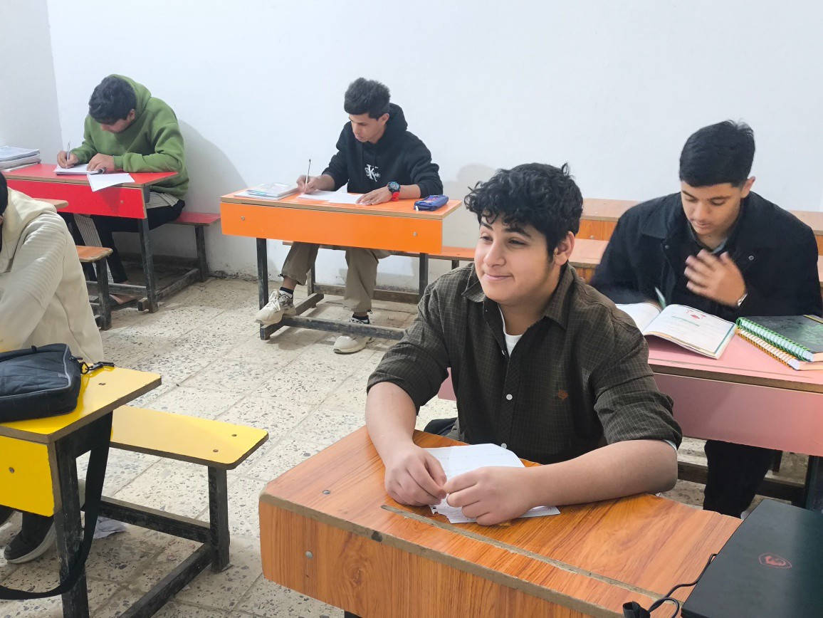 جانب من امتحان الفيزياء للصف الثالث المتوسط تحت إشراف الأستاذ سعد نعيم في مركز النجاح والمستقبل مقابل التربية الأساسية بالضبط صيدا القديمة للاستفسار 
***********
