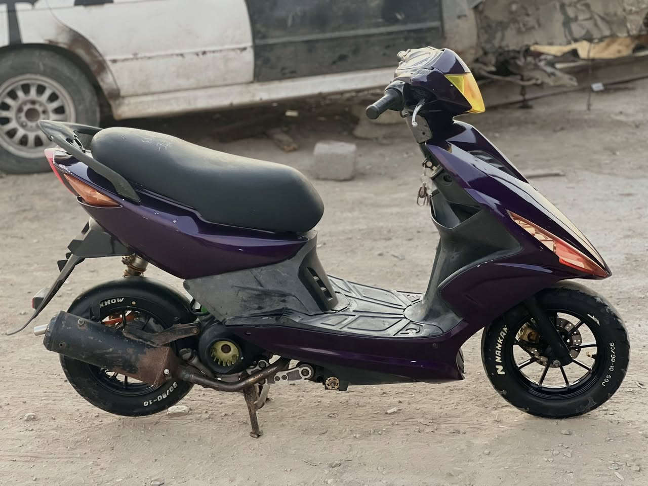 السلام عليكم مضلع ياباني ((مكينه ٥٥ بلاد توه شاده)) الدراجه كله شغاله لايت اشاير دبلات امامي خلفي بريك امامي خلفي 
التزويد البيه رياضي بلادي مابيه شي تجاري 
١-كلجات رياضي DYفول ٢-شيال ٣-دبل خلفي٤- ويلات٥-كزوز صجمي ٦-ستان صفح وبعد بيه تجي وتشوف
مكاني//قرنه//نهر الباشا 
رقمي//***********
((مراوس بعدله او بوليس جديده ))
