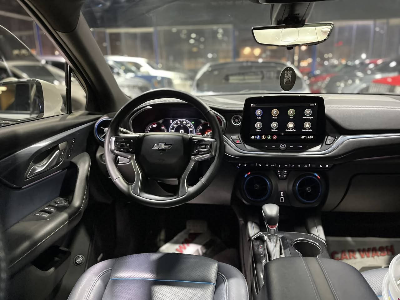 #المركبة : شيفرولية بلايزر موديل 2024 فئة ار إس  RS ( أعلى فئة ) فول مواصفات لون ابيض لؤلؤي
#عداد_المسافة : 2 الف ميل حقيقي ( زيرو )
#الضرر  : مياة امطار
#الرقم : بغداد

#المواصفات : 

▪️السيارة : شوفرليت بليزر ار إس BLAZER RS
▪️الموديل : 2024
▪️المحرك : 3.6L (ستة سلندر) 
▪️حجم الويل : ويل كب اسود اصل حجم 20 مع طقم تايرات كونتينتال بحالة ممتازة
▪️لايتات زينون عالي وناصي مع حاجب LED
▪️بصمات عدد 4 للابواب مع بصمة تشغيل
▪️كامرات محيطية برؤية 360 درجة
▪️رادار امامي مانع تصادم
▪️حساسات الأنحراف عن المسار
▪️رادار جانبي (نقاط عمياء)
▪️حساس خلفي
▪️كشنات السيارة جلد اسود مع تطريز ازرق اصل
▪️تحكم فول كهرباء لكرسي السائق و الراكب
▪️كشن ذاكرة (خزن ميموري) لكرسي السائق
▪️شاشة الدشبول حجم كبير (ايباد)
▪️تبريد قطعتين امامي وخلفي
▪️تدفئة لكشنات المقدمة
▪️جنطة كهرباء
▪️تشغيل عن بعد
▪️سايد بريك دكمة
▪️سستم صوت BOSE 
▪️تحكم ستيرن جهتين بلوتوث وحاكية وكروس سرعة وتحكم صوت 
▪️نظام ABS مانع انزلاق

السعر المطلوب : 230 ورقة مع المجال
 
الاتصال على : ***********

معرض سما دبي لتجارة السيارات والمزادات الامريكية
النجف - المدينة المائية -مقابل حي الجامعة
اهلا ومرحبا بكم
