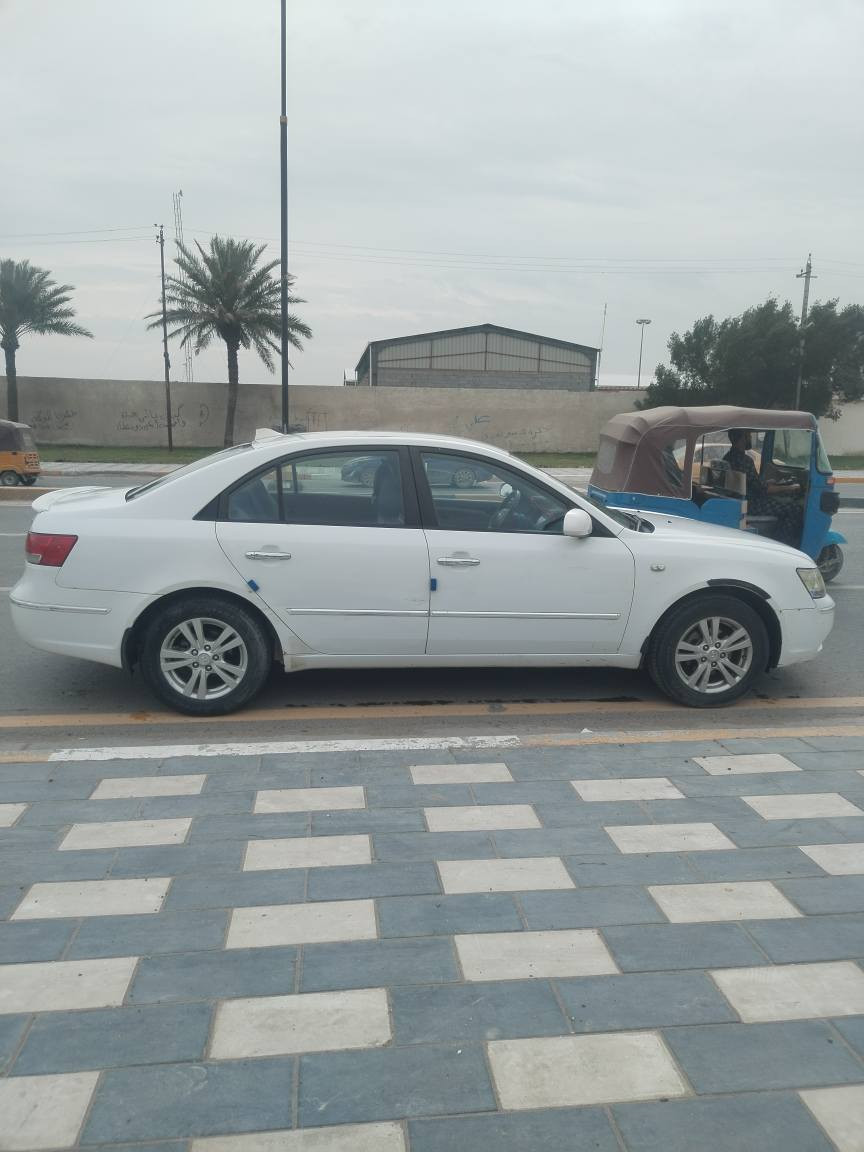 السلام عليكم
سوناته موديل ٢٠٠٩ رقم بغداد بأسمي 
تحويل مباشر فقط جاملغ مبدل بيها سبب طخه بسيطه والجاملغ القديم موجود
وبيها بارد  ملاحضات بسيطه  
مكاني بغداد كميره قرب الجزيره السياحيه *********** 
السعر 100$ بغداد, العراق
