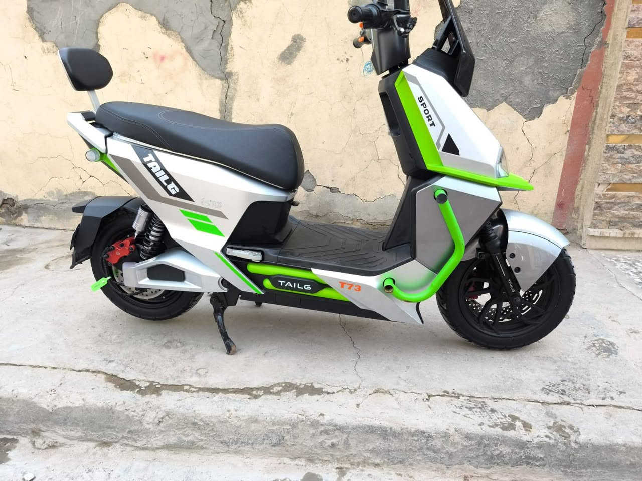 دراجه شحن تالج t73 للبيع فول مواصفات ملف 2000w سرعه الحقيقيه 75 بيها بك وسياقه ذاتيه سعرها مليون و100 وبيها مجال ***********
