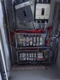 بنل كهرباء للبيع عدد 2 العنوان حي الخضراء مقابل معهد النفط للإستفسار ا...