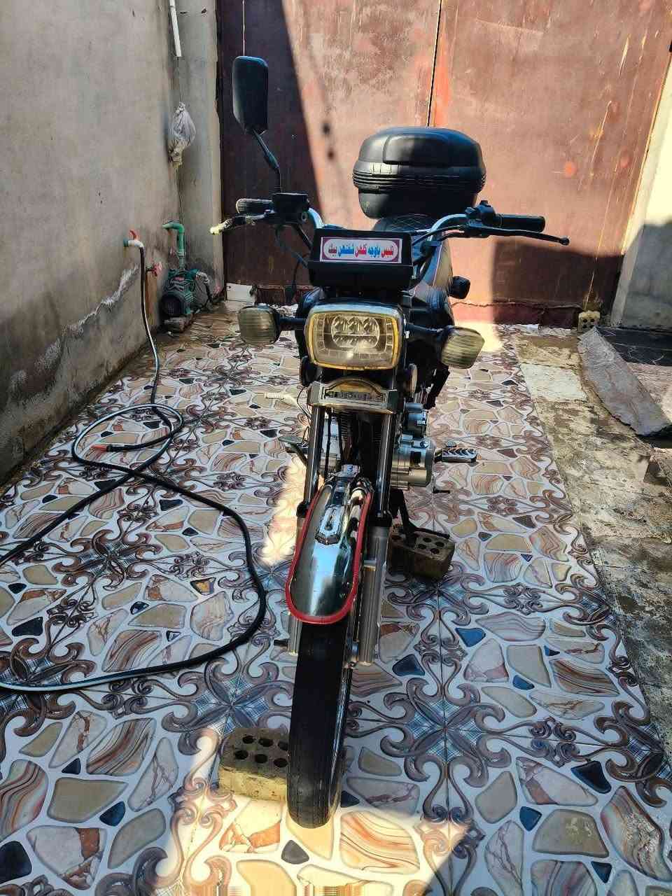 السلام عليكم دراجه سيفان موديل 22 اوراق كامله زوج تاير دبلات جدد ختم نكره سلف مكينه ناعمه جنطه وياها مكاني بعقوبه سعر ٤٠٠ وبيها مجال ***********
