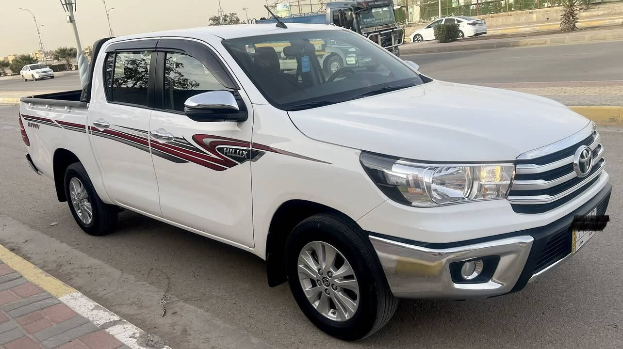 السلام عليكم 
تويوتا هايلوكس 2022 ناصي 
رقم بغداد تحويل مباشر 
مواصفات ساز 
اوتماتيك گير 
حساس اطارات 
كاميره خلفيه اوحساسات عند الرجوع 
تبريد كشنات 
بصمه تشغيل وبصمة أبواب 
دوسات جانبيه 
السياره مكفوله من الصبغ ماعدى بارد بسيط بنهايه البدي سونار موجود 
السياره ماشيه 35 الف حقيقي 
السعر 265 بيه مجال بسيط 
مكان السياره الرمادي 
***********
***********
