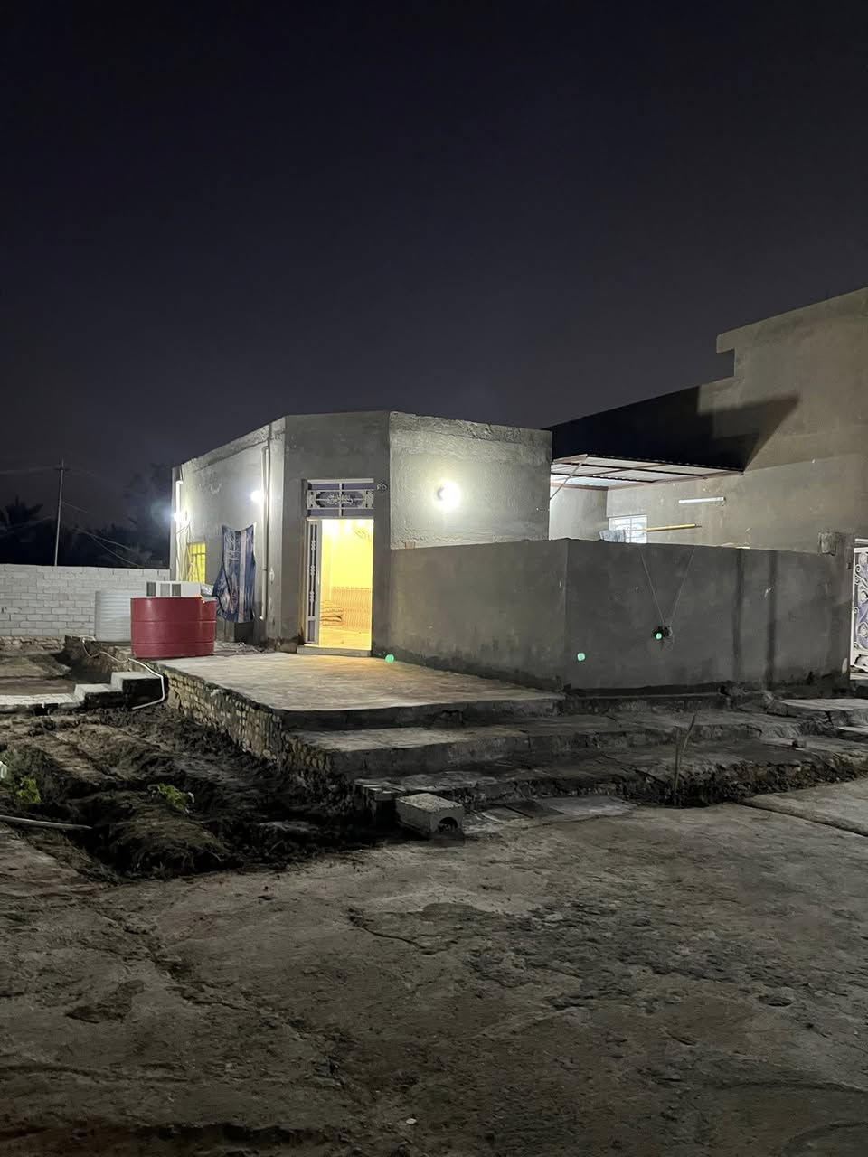 الهم صلي على محمد وال محمد 🌸

بيت للبيع زراعي مداور اسهم اقرار محكمة🔴

خلف جامعة ساوة🏫 الاهلية بلنزلة التبليط 

البيت تتوفر بي كافة الخدمات ماي/كهرباء/تبليط واصل للباب 

نوع البناء كونكريت مسلح 🛡️

المساحة/(1000)متر 

مساحة البناء/(350)متر 

البيت يتكون من :

حديقة🪴

صحيات خارجية +صحيات داخلية

غرف عدد(3)

(استقبال +صالة) 

(مطبخ) 

البيت كلش حلو ومابي نقص الحمدالله ✨

السعر 💰(110)وبي مجال بيع مستعجل 

للاستفسار خاص او واتساب/***********📲
